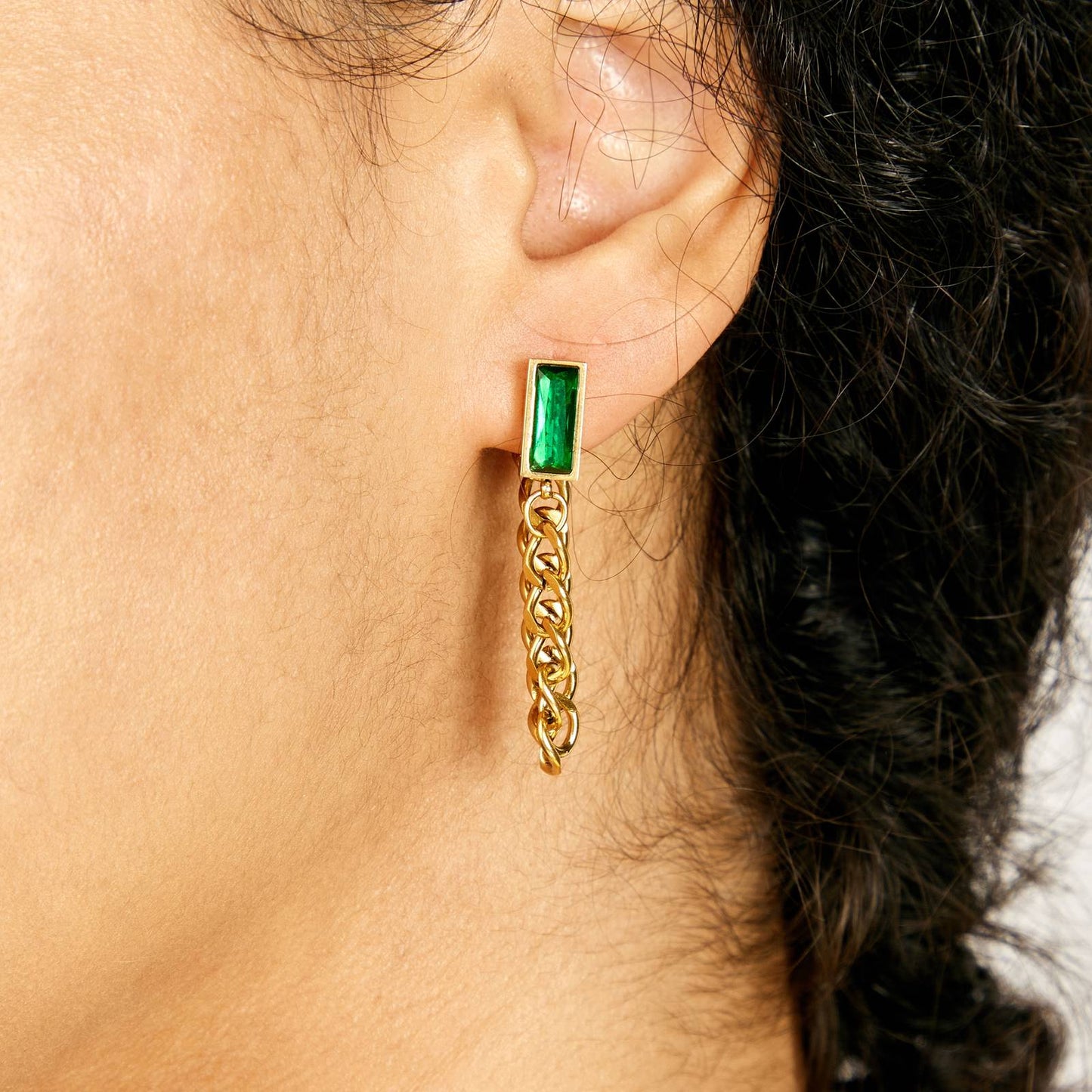 Emerald Radiance Chain Earrings - 18k Gold-Plated